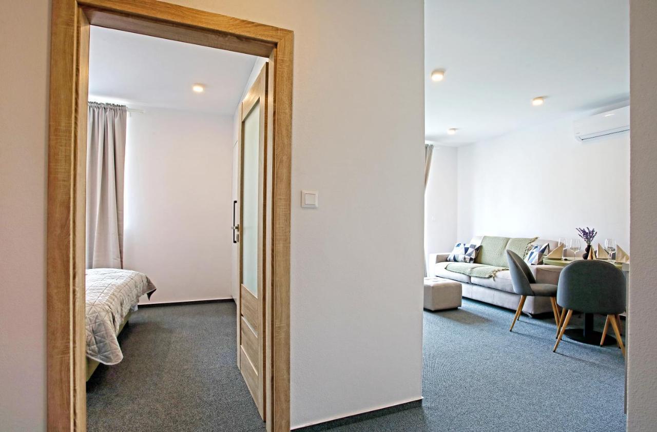 Home Apartments Liptov ลิฟตอฟสกีมิคูลาช ภายนอก รูปภาพ